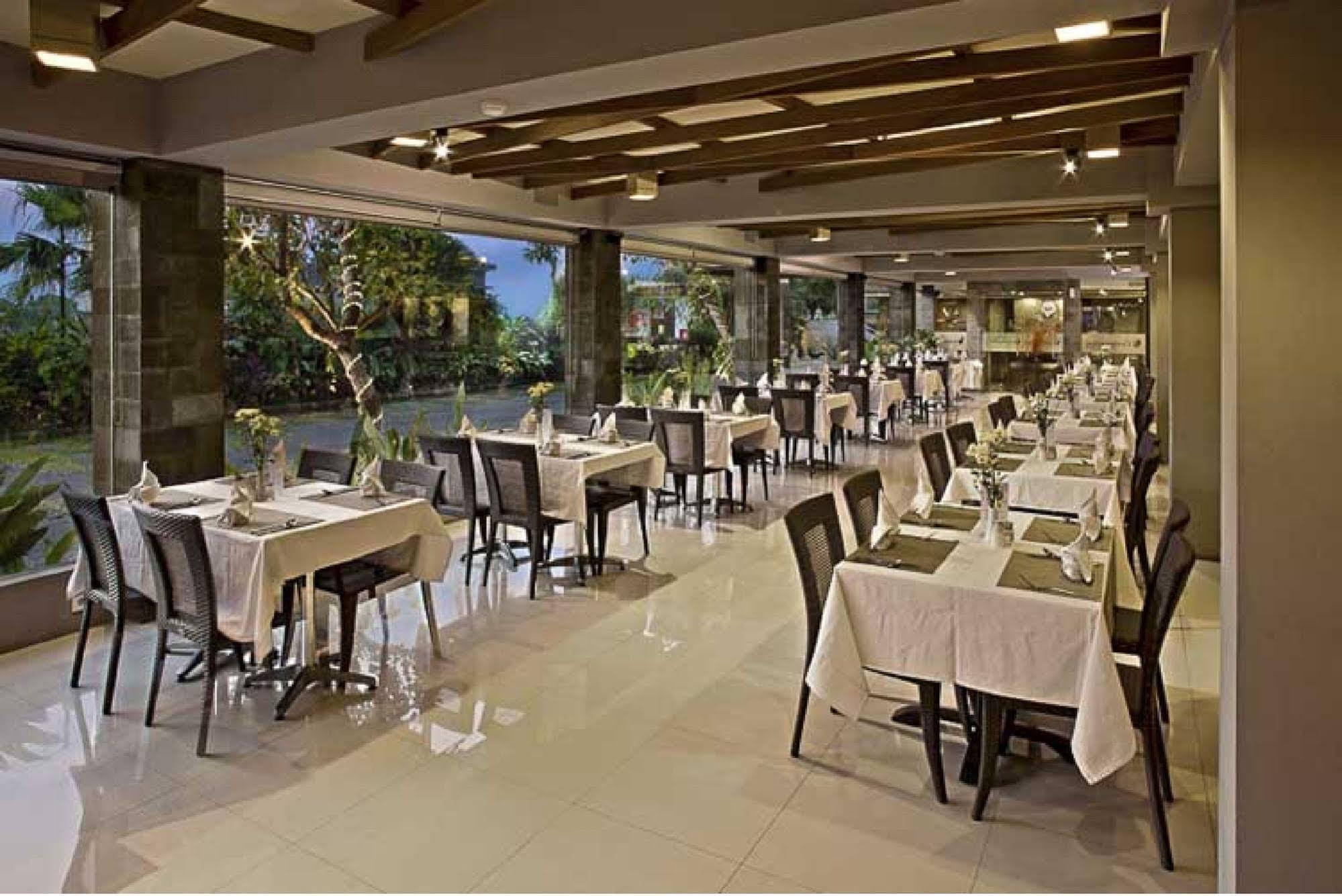 Hotel Bloo Bali Kuta Lombok